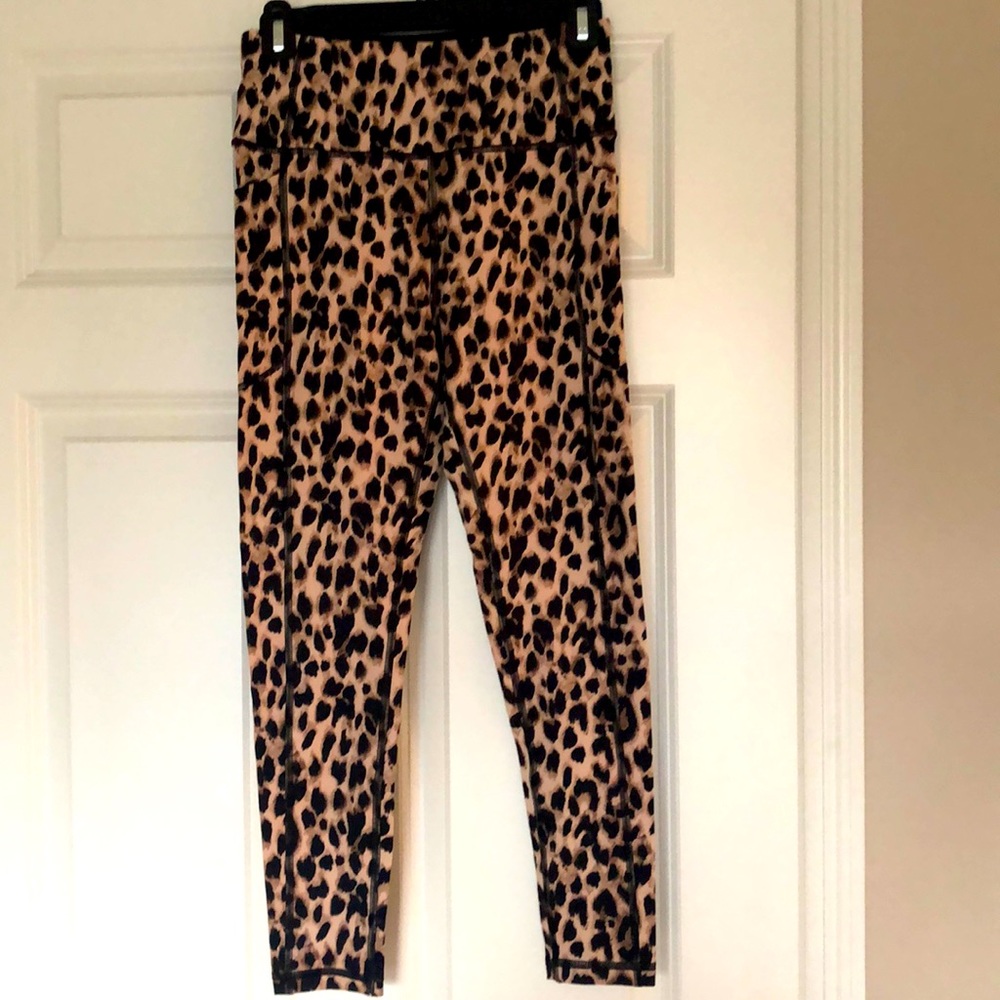 NWOT Victoria’s Secret leopard print leggings with side pocket